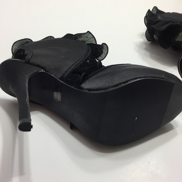 WILD ROSE Heels Stiletto Shoe 7 Black Ruffle Urban - Picture 8 of 8